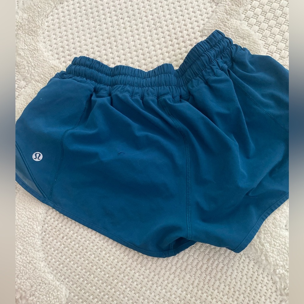 teal lululemon hotty hot shorts size 4 2.5 inch - Picture 2 of 2